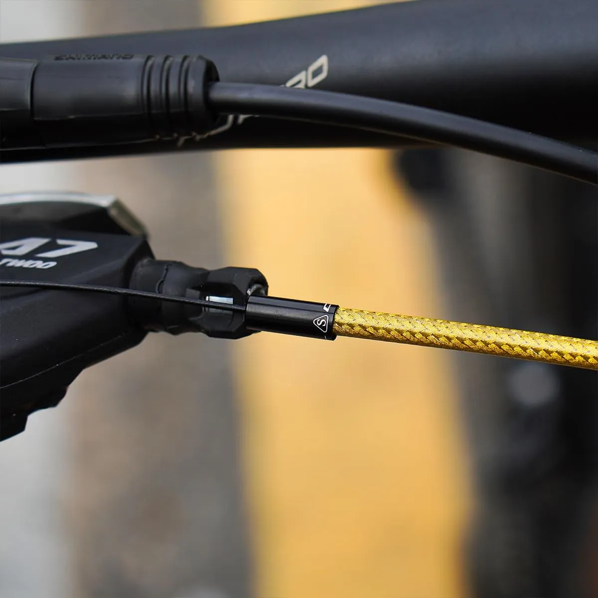 CNC Bike Shifter Cable Set for Shimano/SRAM,Road Bike Derailleur Cable，Gear Cable Housing Coated Braided & Teflon Inner line for Bicycle/Mountain Bike（Black/Gold/Silver/Titanium Silver）