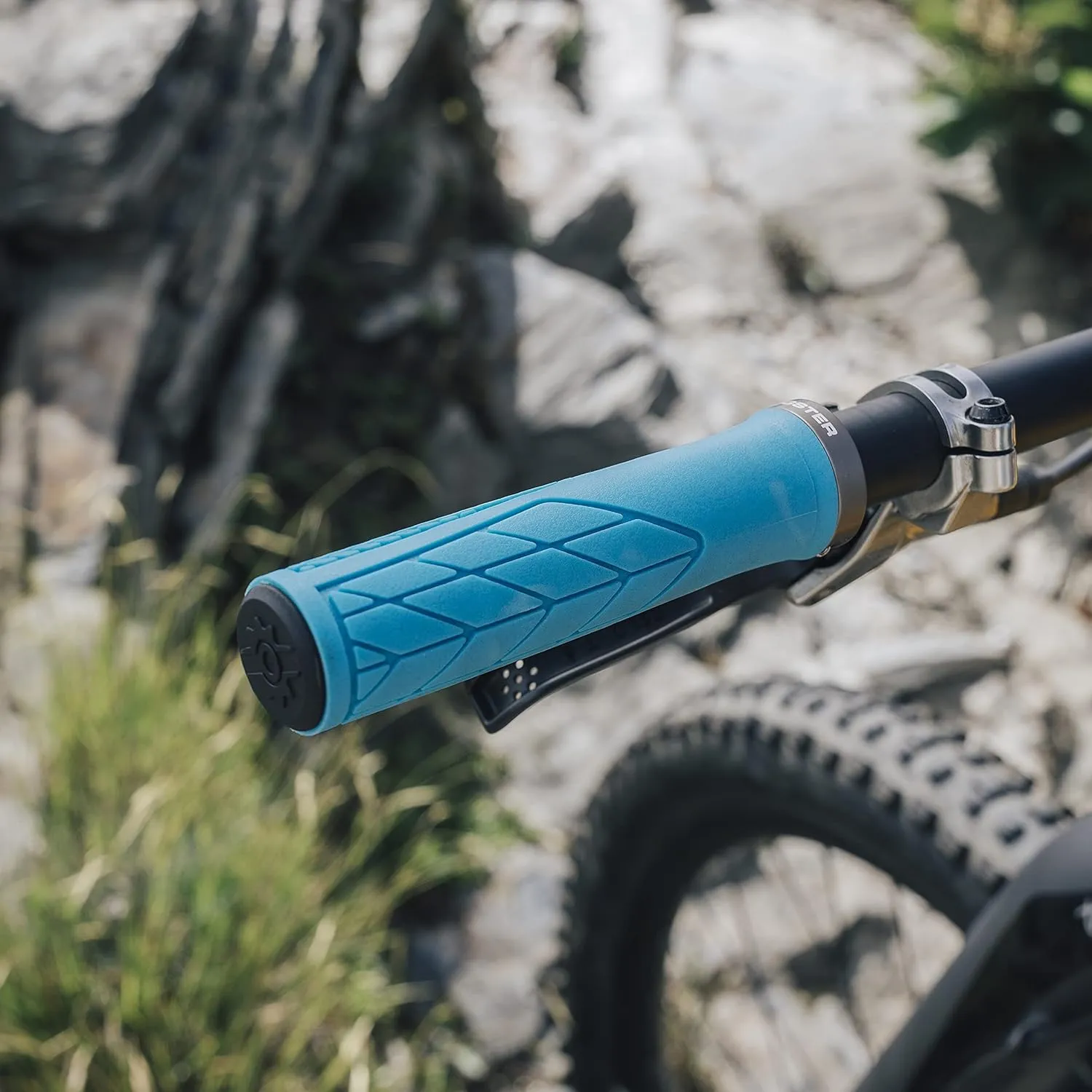 Elega Bike Handlebar Lock-on Grips, Lightweight Rubber Grips for XC, MTB, BMX Bikes