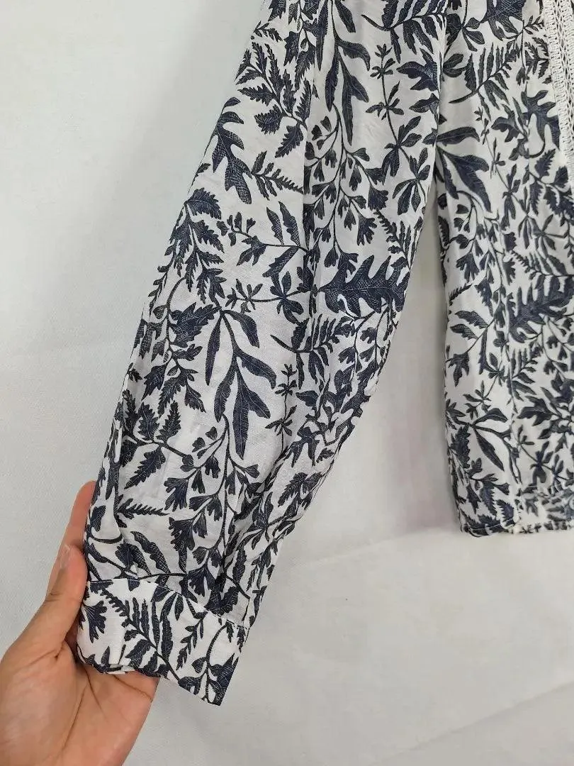 Esmaee Lightweight Fern Leaf Blouse Size M