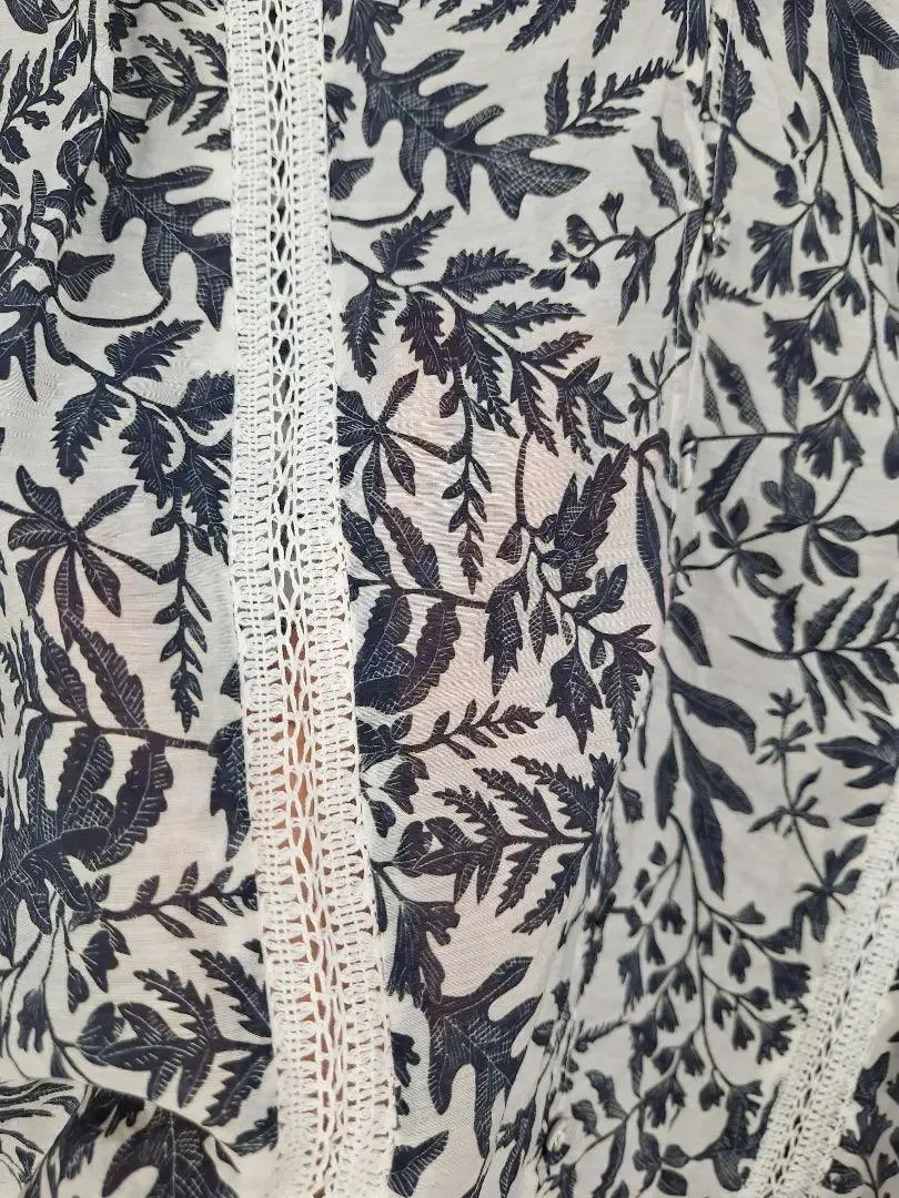 Esmaee Lightweight Fern Leaf Blouse Size M