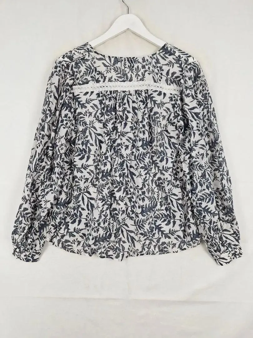 Esmaee Lightweight Fern Leaf Blouse Size M