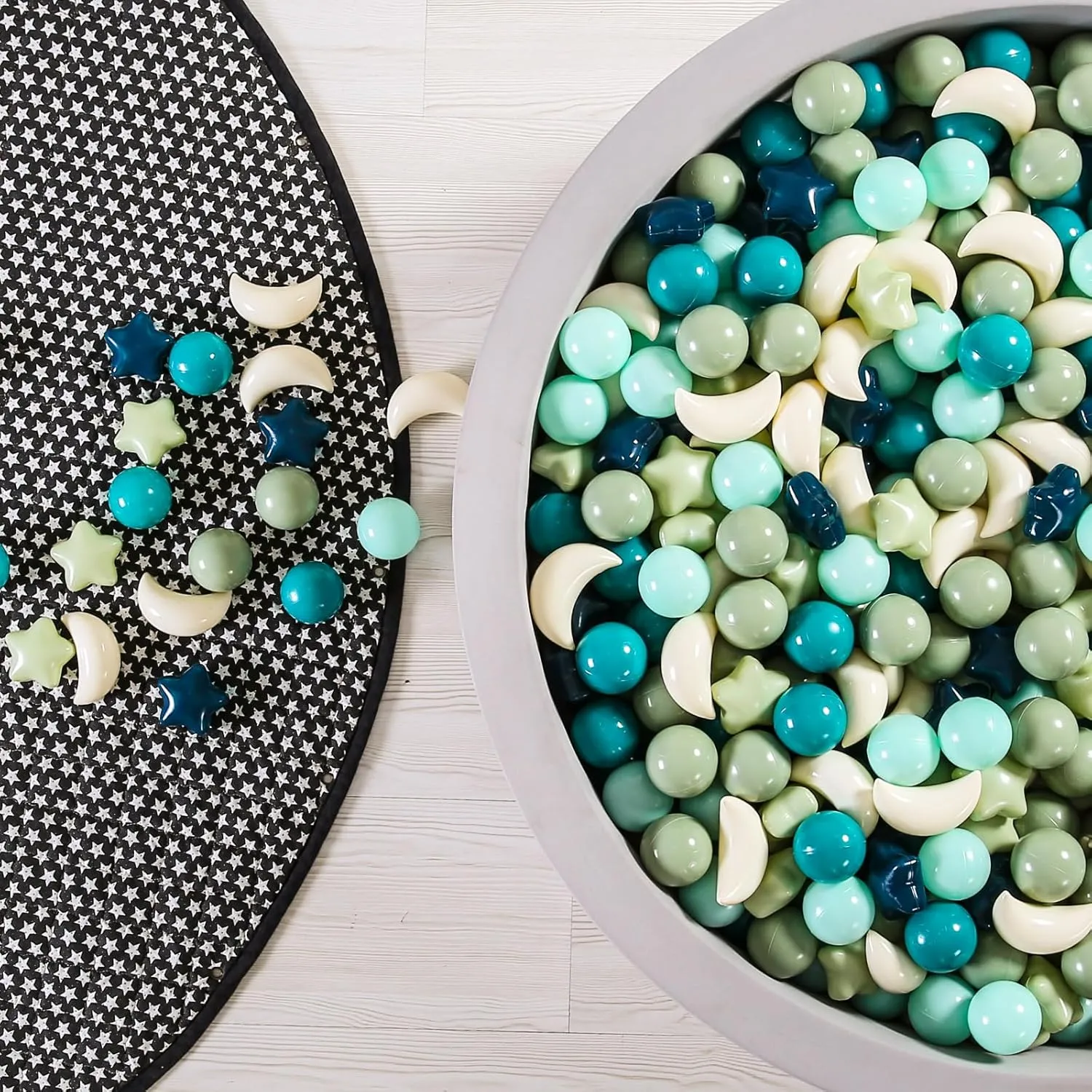 GOGOSO Ball Pit Balls Stars Moon Shapes Plastic Pitballs for Toddler Play Tent Baby Photo Props Kids Pool Water Toys Kiddie Pool Party Decor,Green, 100pcs