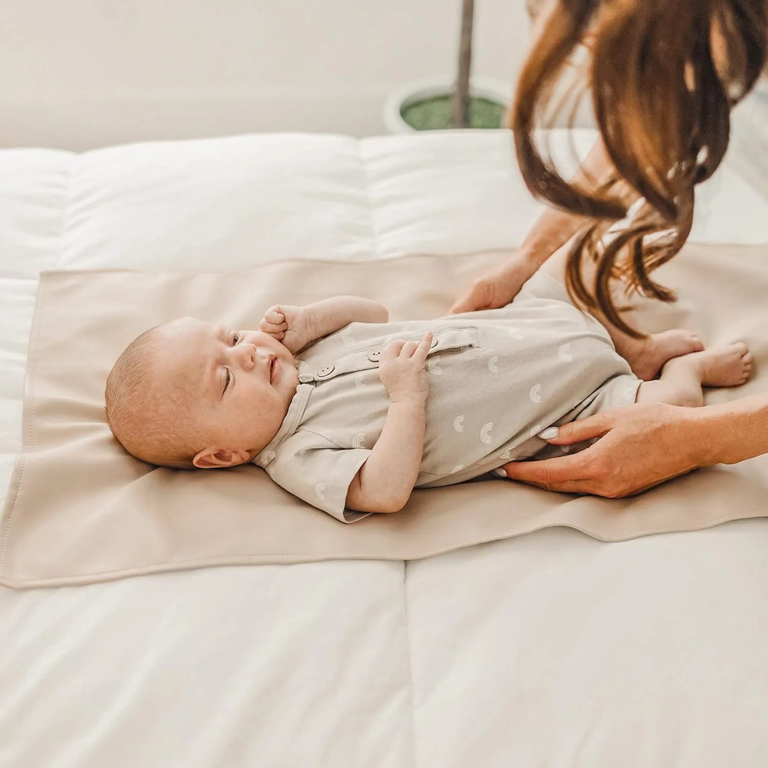 Konssy Faux Leather Baby Changing Mat, Waterproof, Wipeable & Portable Diaper Changing Pad for Travel or Home, Fits Perfectly in Diaper Bag, 32 x 20 inches (Brown,Beige)