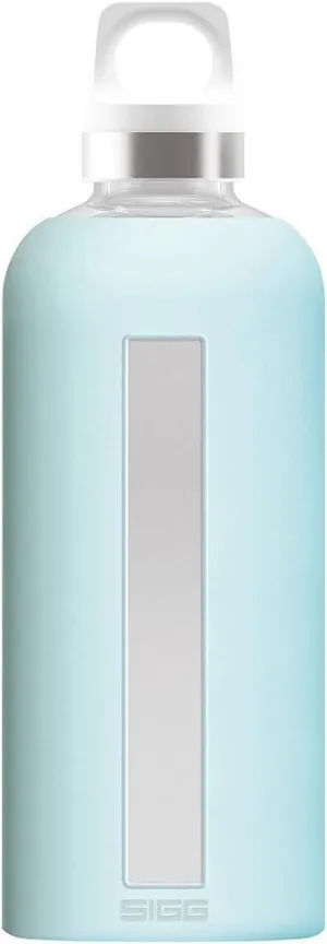 SIGG - Star Water Bottle - BPA-Free, Leak-Proof Glass Bottle, Anti-Shock - Non-Slip Silicone Case - Designed in Switzerland - Glacier - 17 Oz