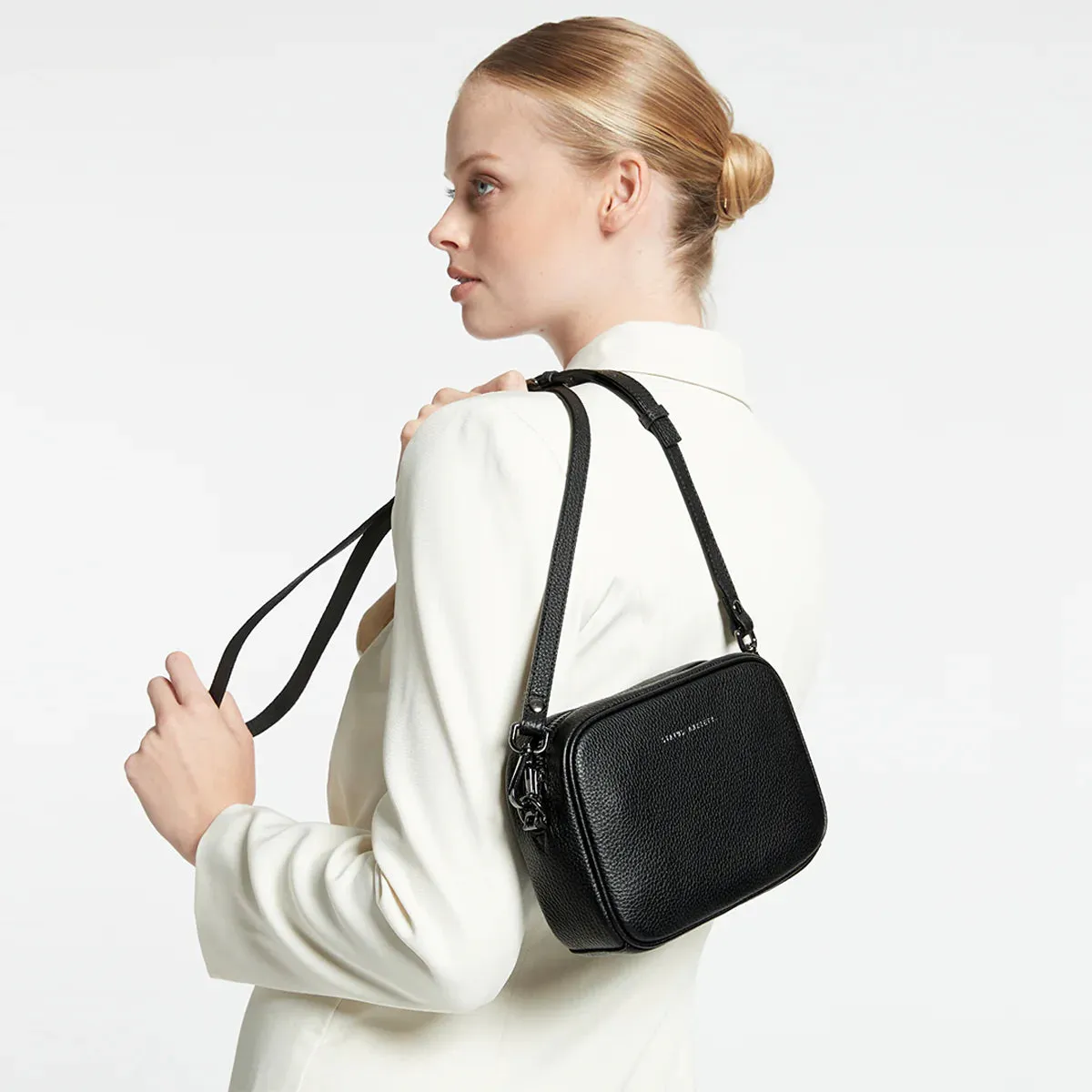 Status Anxiety plunder leather bag black